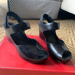 Johnston and Murphy Tricia Quarter Strap wedge